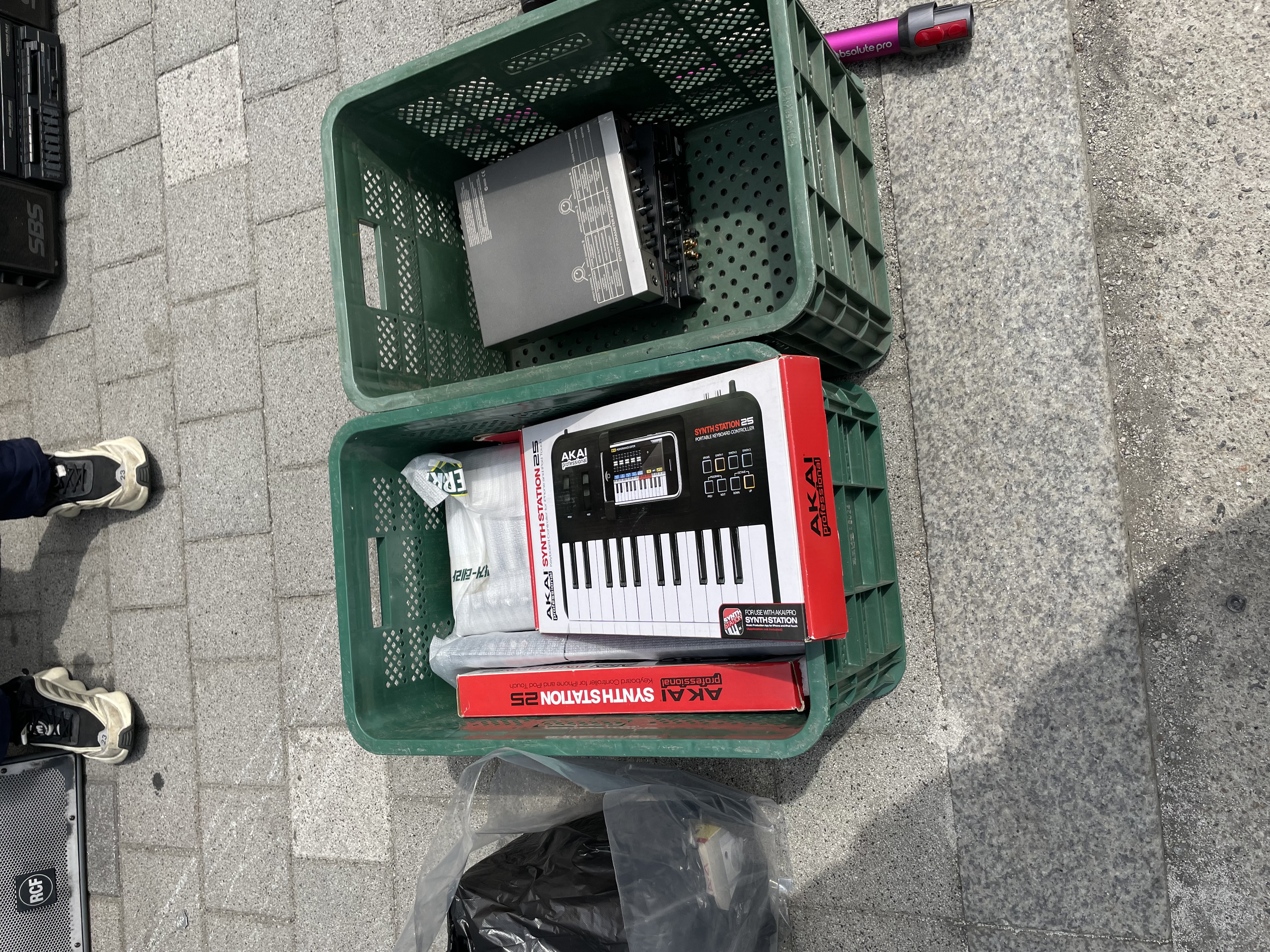 akai